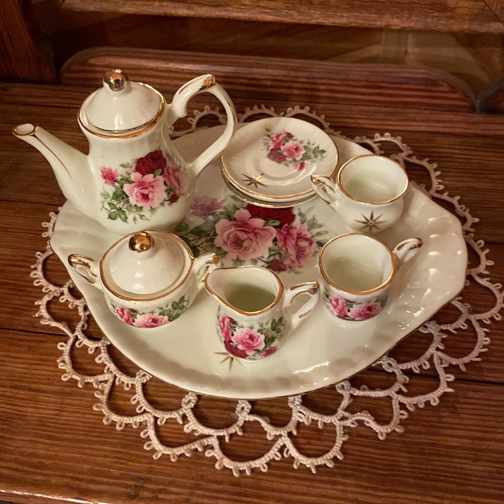 Child’s tea set.